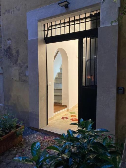 Bottega Augustea Duplex Apartment In Monti Rome Exterior photo